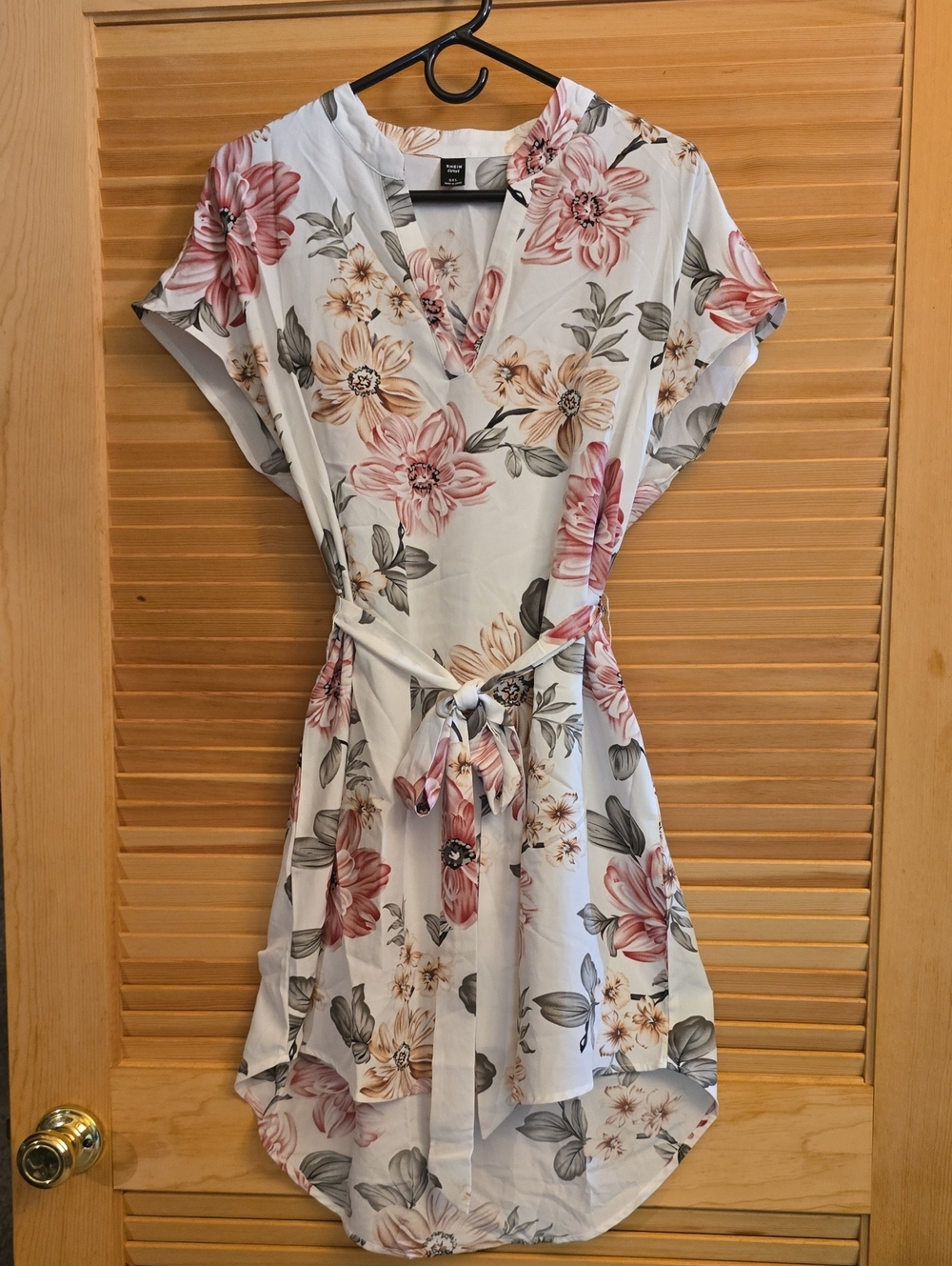SHEIN White Floral High-Low Dress with Pink & Beige Blooms